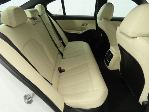 Used 2025 BMW 330i Sedan w/ Convenience Package image 23