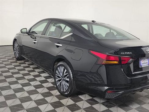 Used 2024 Nissan Altima 2.5 SV FWD image 6