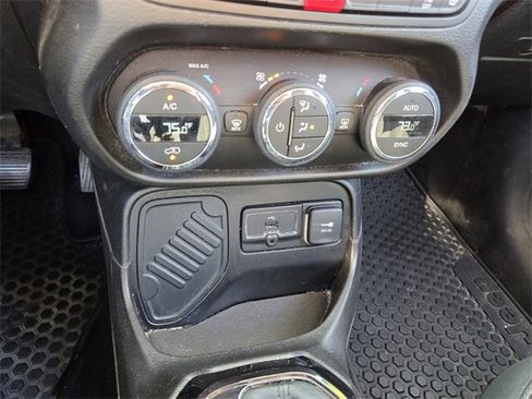 Certified 2017 Jeep Renegade Altitude w/ Advanced Technology Group image 24