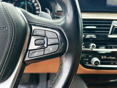 Used 2018 BMW 530e RWD image 36