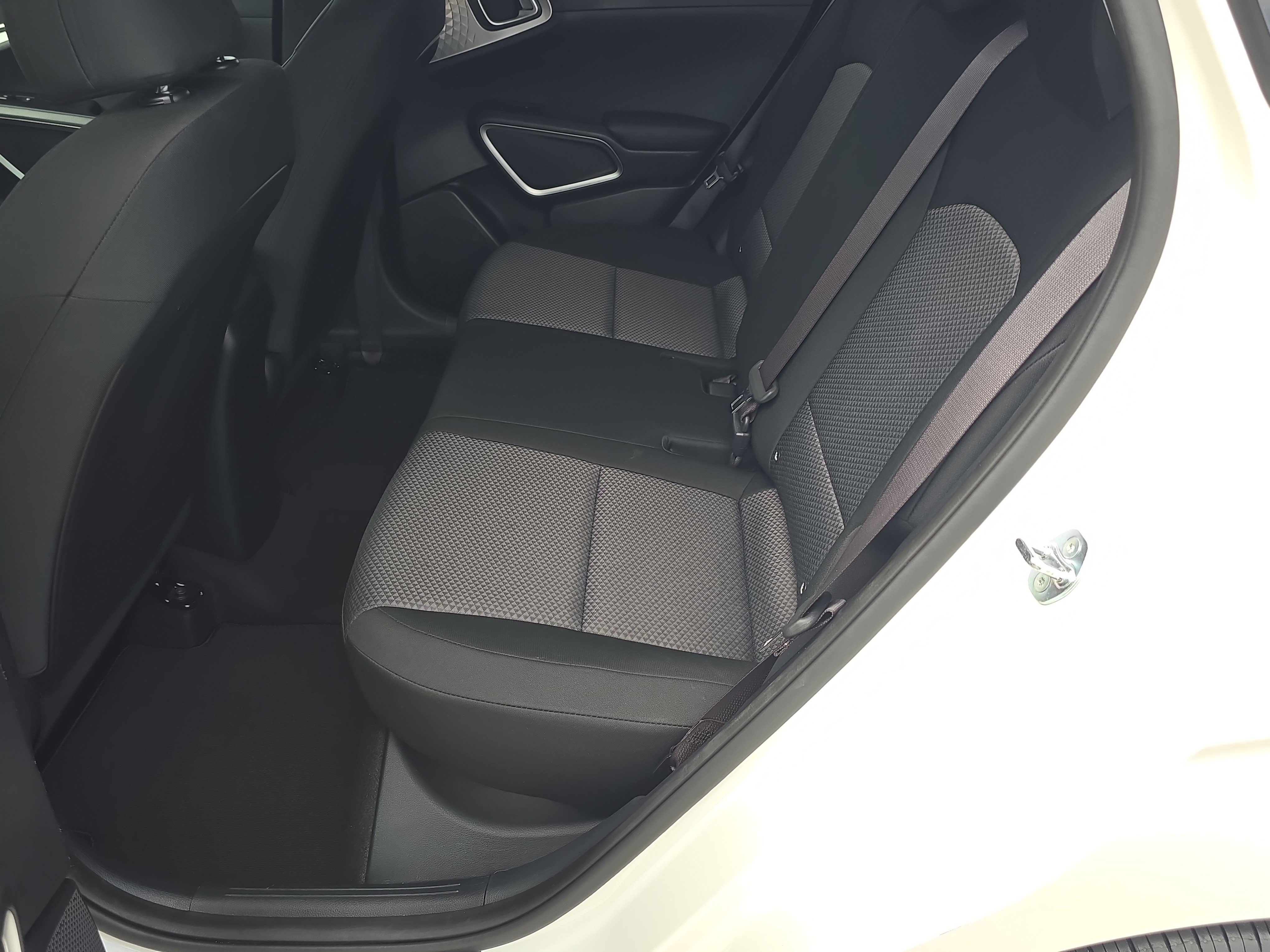 Certified 2025 Kia Soul LX w/ LX Technology Package FWD image 16