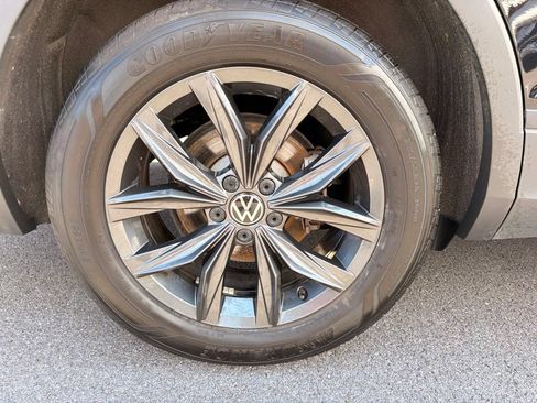 Used 2024 Volkswagen Tiguan SE AWD/4WD image 32