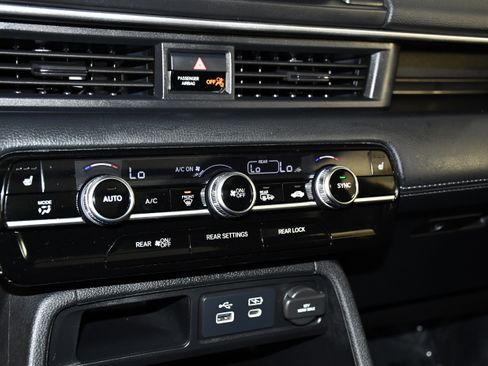 Used 2025 Honda Pilot Touring image 28