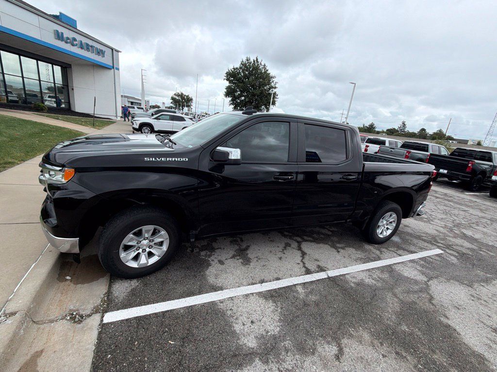 Used 2024 Chevrolet Silverado 1500 LT w/ Protection Package RWD image 2
