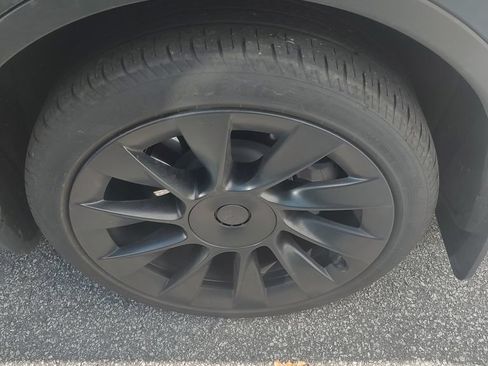 Used 2023 Tesla Model Y Long Range AWD/4WD image 5