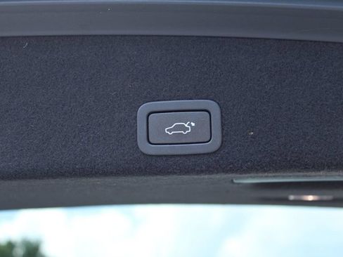 Used 2017 Volvo XC60 T5 Inscription w/ Preferred Option Package FWD image 10