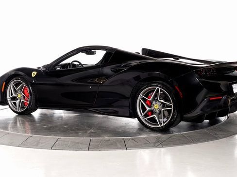 Certified 2021 Ferrari F8 Tributo image 7