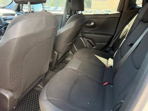 Used 2022 Jeep Renegade Altitude w/ Convenience Group AWD/4WD image 8
