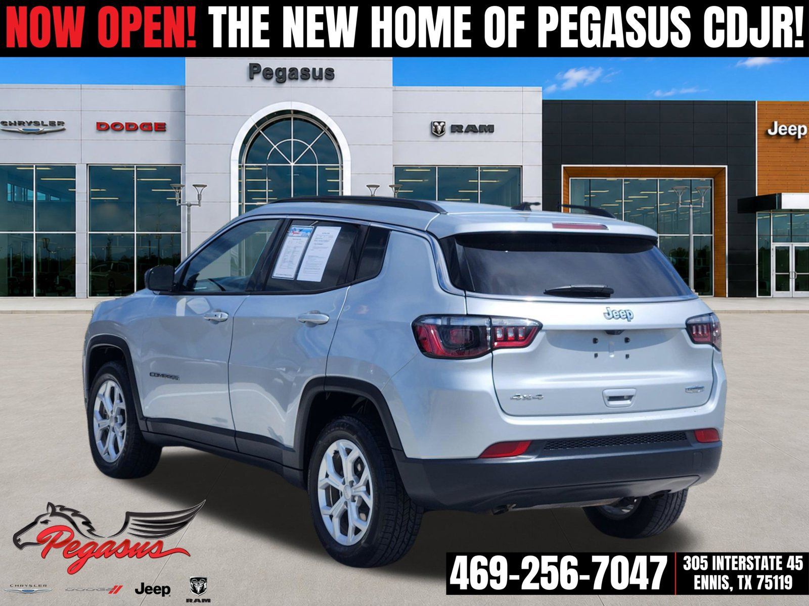 Used 2024 Jeep Compass Latitude AWD/4WD image 5