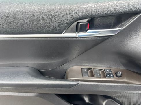 Used 2021 Toyota Camry LE FWD image 13