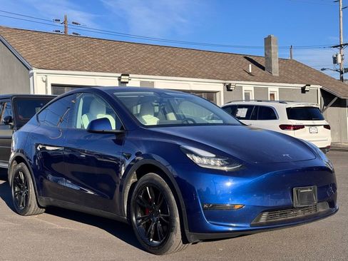 Used 2023 Tesla Model Y Long Range image 1