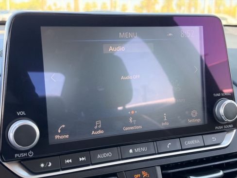 Used 2025 Nissan Altima 2.5 SV FWD image 21