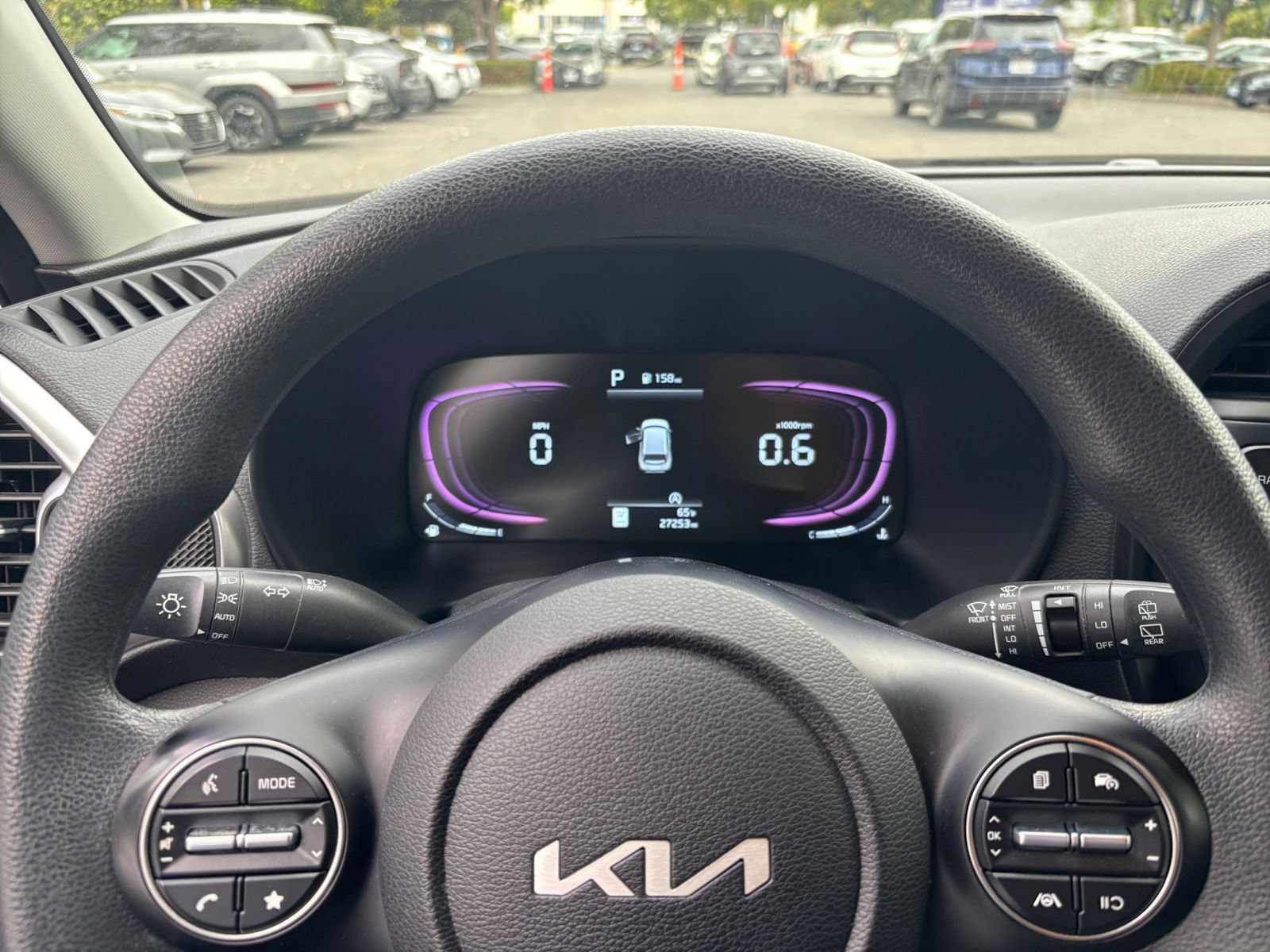 Used 2025 Kia Soul LX w/ LX Technology Package FWD image 25