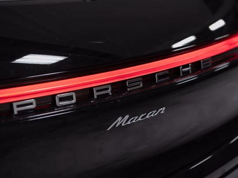 Certified 2026 Porsche Macan AWD/4WD image 19
