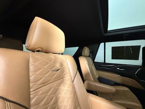 Used 2021 Cadillac Escalade Sport w/ Driver Assist Tech Package AWD/4WD image 31