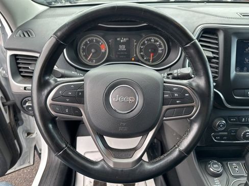 Used 2021 Jeep Cherokee Latitude Plus w/ Mopar Interior Package image 2