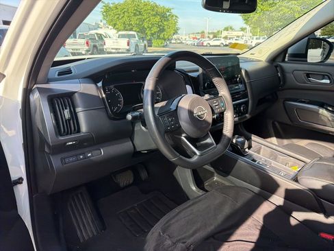 Used 2022 Nissan Pathfinder SL w/ SL Premium Package image 10