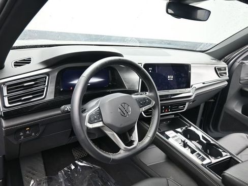 Used 2025 Volkswagen Atlas Cross Sport SE image 14