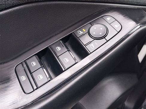 Used 2023 Nissan Rogue S image 19