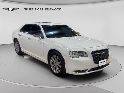 Used 2019 Chrysler 300 Limited w/ Light Group AWD/4WD image 7