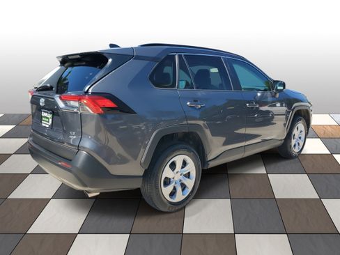 Used 2021 Toyota RAV4 LE image 3