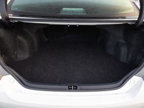 Used 2016 Toyota Camry SE FWD image 8