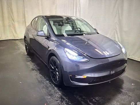 Used 2023 Tesla Model Y Long Range image 1