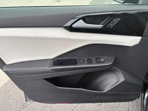 Used 2025 Volkswagen Taos S image 23