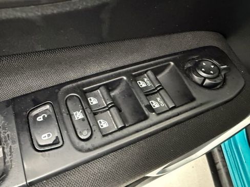 Used 2020 Jeep Renegade Latitude FWD image 29