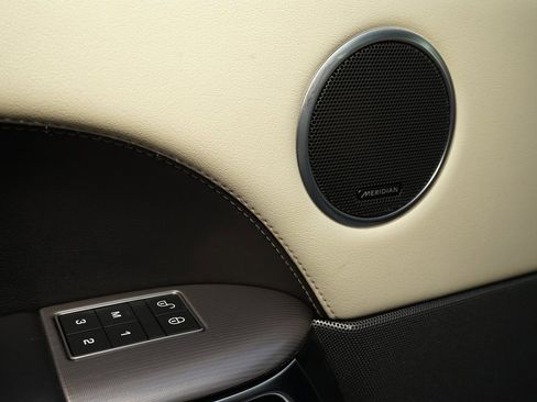 Used 2019 Land Rover Range Rover Sport HSE image 18