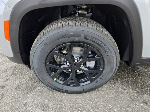 New 2025 Jeep Grand Cherokee Altitude image 29