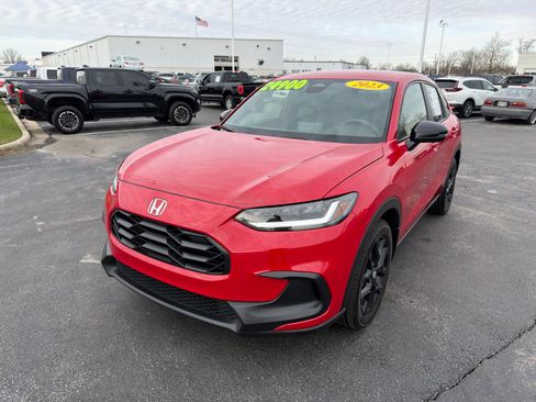 Used 2023 Honda HR-V Sport image 2