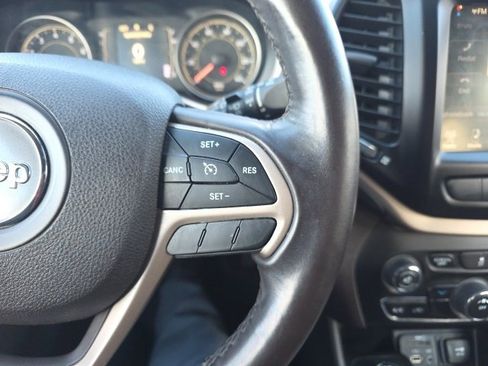 Used 2014 Jeep Cherokee Latitude image 17