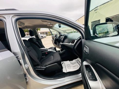 Used 2016 Dodge Journey SXT image 25