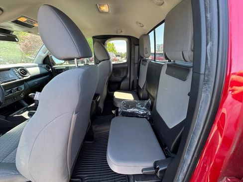 Used 2022 Toyota Tacoma SR w/ SR Convenience Package RWD image 11