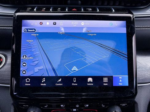 Used 2024 Jeep Grand Cherokee L Limited w/ Luxury Tech Group II image 7