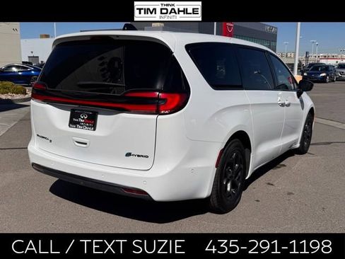 Used 2024 Chrysler Pacifica Limited FWD image 8