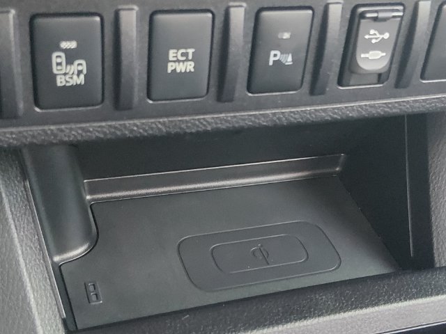 Used 2016 Toyota Tacoma Limited w/ Towing Package RWD image 23