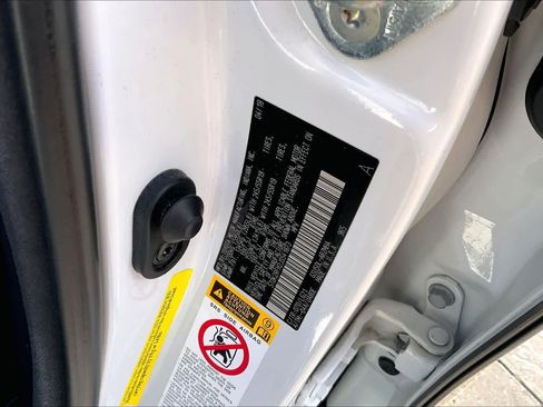 Used 2018 Toyota Highlander SE image 34