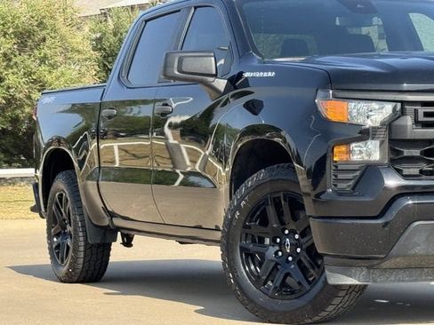 Used 2023 Chevrolet Silverado 1500 Custom AWD/4WD image 3