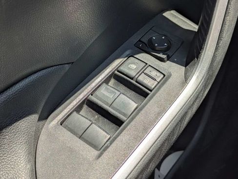 Used 2019 Toyota RAV4 LE FWD image 23
