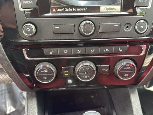 Used 2015 Volkswagen Jetta SEL image 34