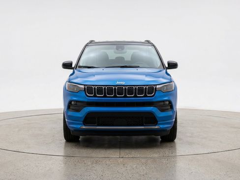 Used 2025 Jeep Compass Limited AWD/4WD image 2