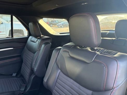 Used 2026 Ford Explorer ST-Line w/ ST-Line Street Pack image 10