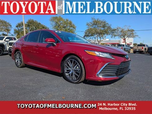 Used 2022 Toyota Camry XLE image 1