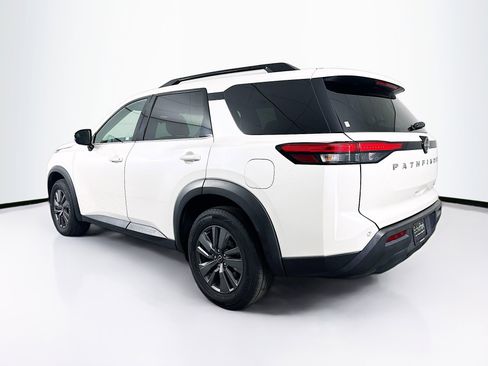 Used 2024 Nissan Pathfinder SV image 5