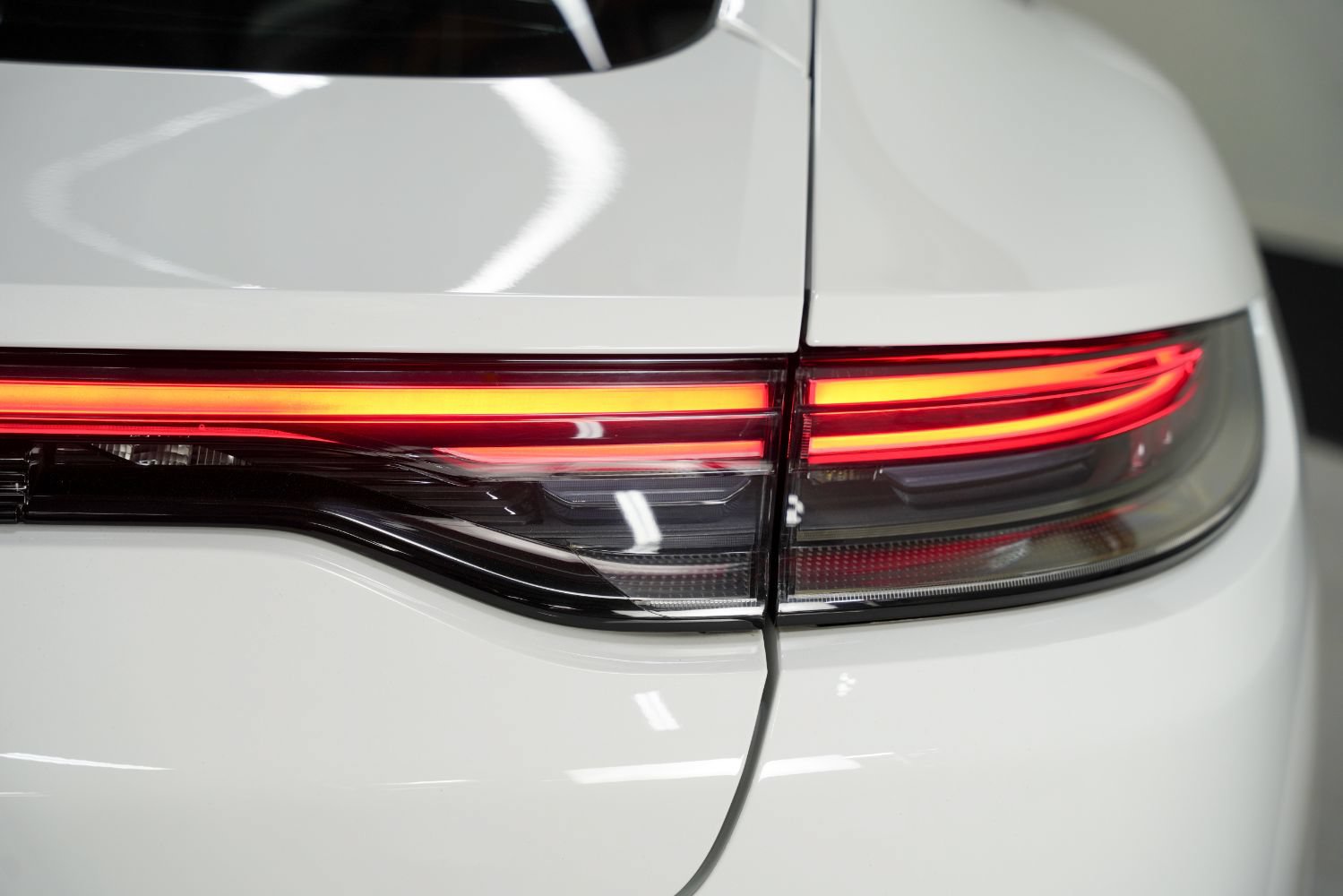 Used 2023 Porsche Panamera 4 Platinum Edition AWD/4WD image 20