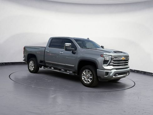 Used 2025 Chevrolet Silverado 2500 High Country w/ High Country Premium Package AWD/4WD image 7