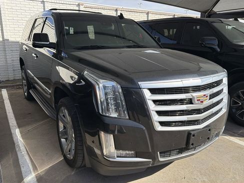 Used 2019 Cadillac Escalade Luxury image 2
