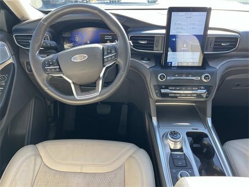 Used 2020 Ford Explorer Platinum w/ Premium Technology Package image 15